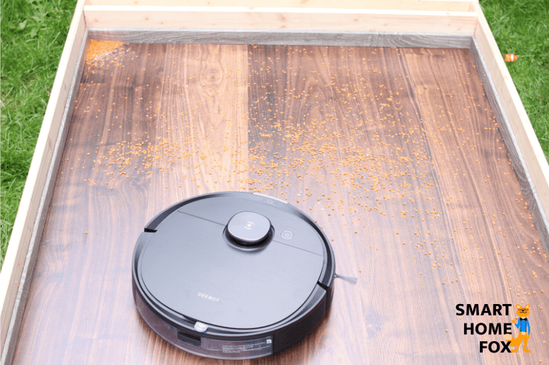 Deebot OZMO T8 AIVI cleaning test in corner